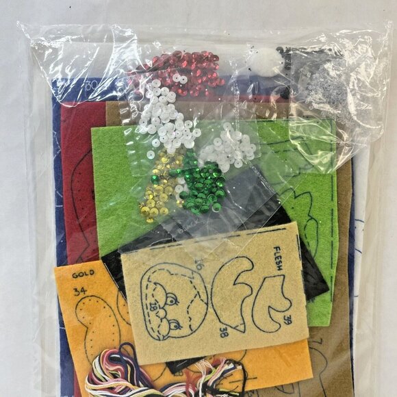 Hobby Kraft Storybook Christmas Felt Stocking Kit 9223 Santa & Teddy Bear 18" - Picture 4 of 4